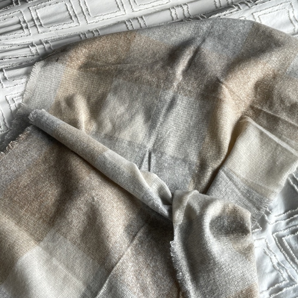 NWT blanket scarf - Picture 2 of 3